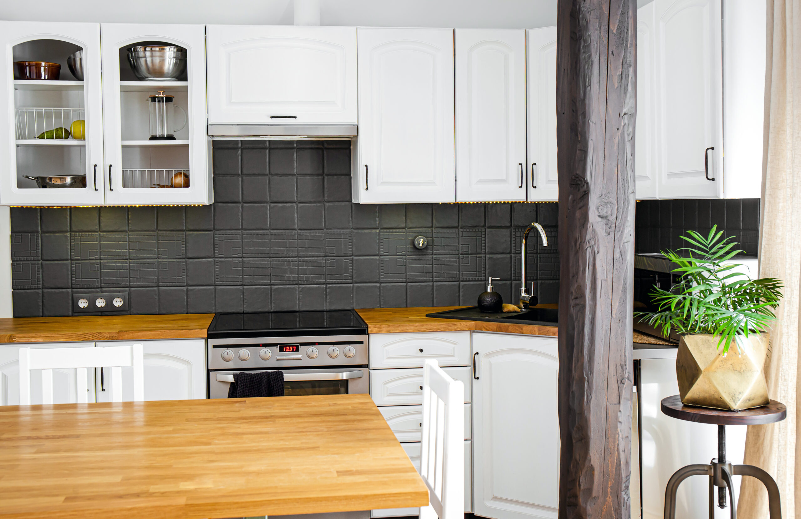 Maximizing Space in a Small Kitchen